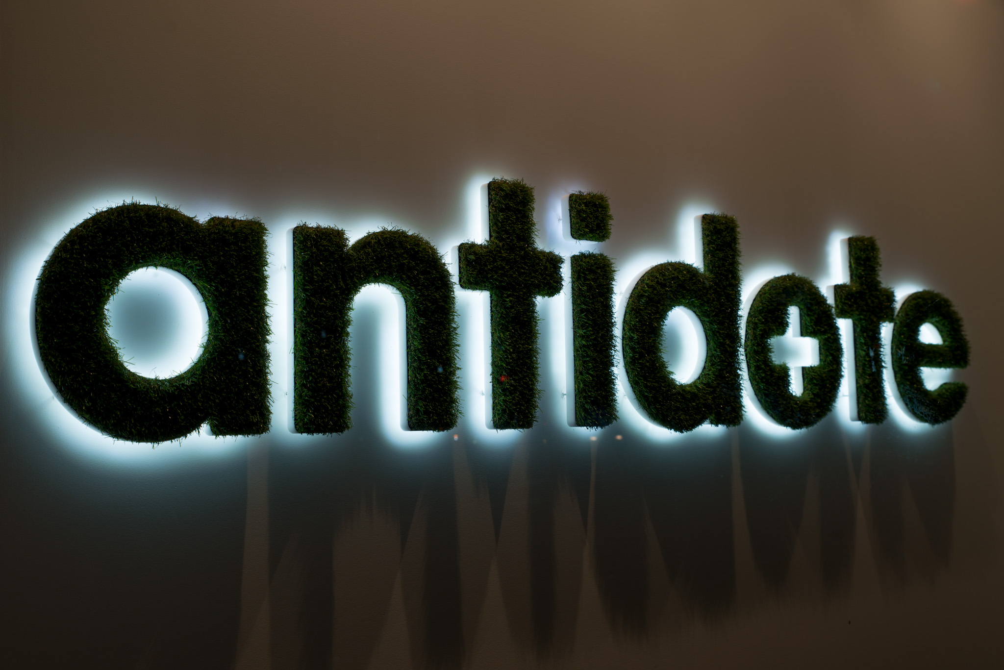 Gardens Antidote illuminated sign NZSDA award winner