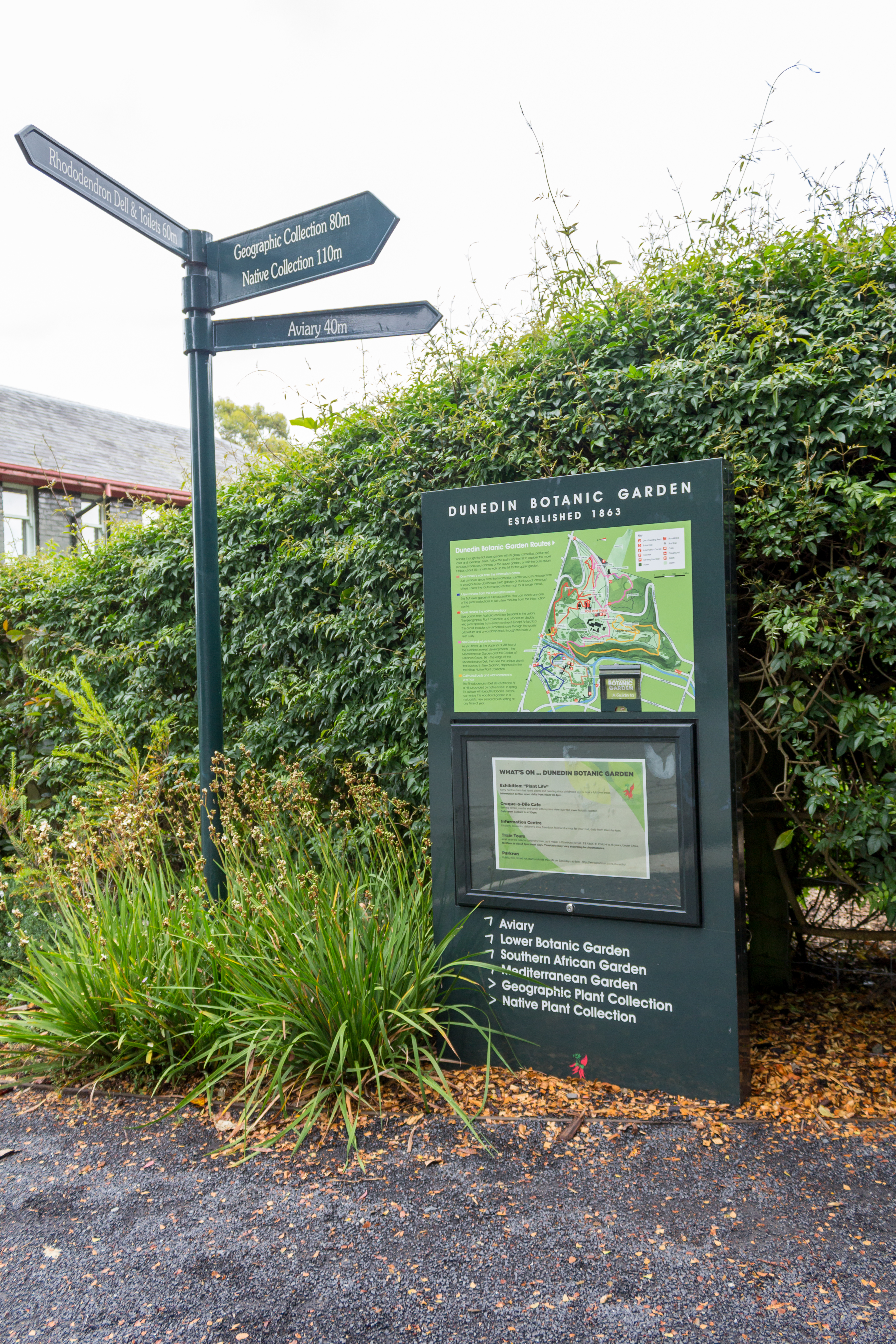 wayfinding plinths and signage dunedin